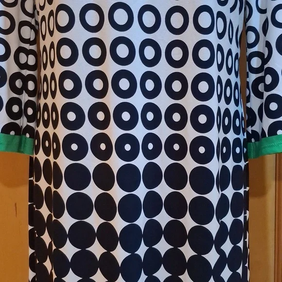 Chic Black and White Circle Pattern Dress By Laura Jeffries. Size 10 - Picture 2 of 6